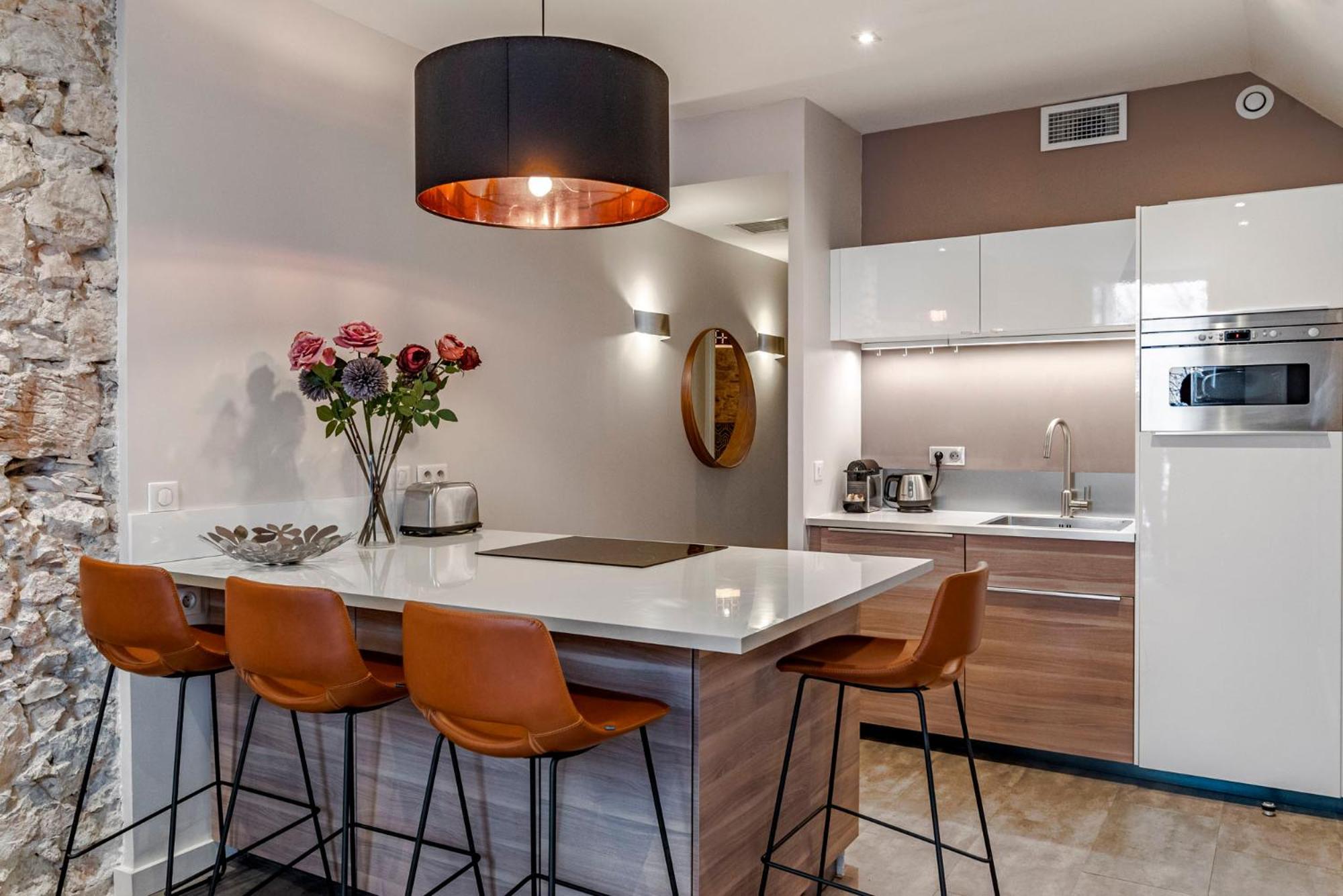Luxury Family 2Br - Prime Location, Walk To Beach & Shopping, Sunny Balcony - Totolulu Cannes Hoche Kültér fotó