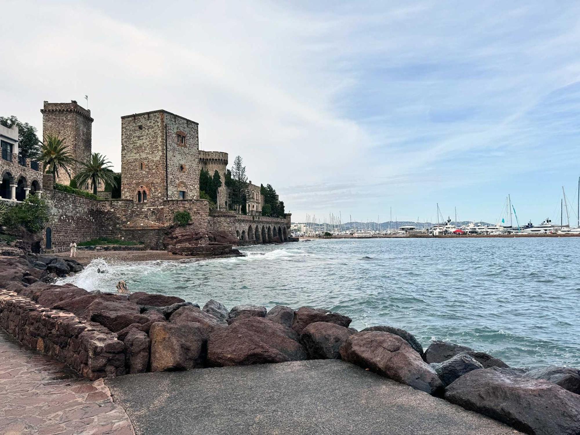 Luxury Family 2Br - Prime Location, Walk To Beach & Shopping, Sunny Balcony - Totolulu Cannes Hoche Kültér fotó