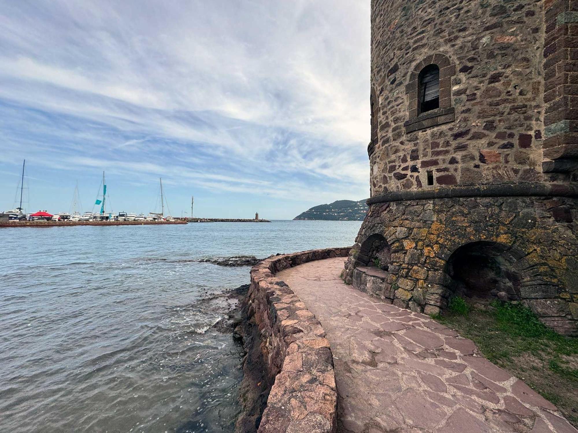 Luxury Family 2Br - Prime Location, Walk To Beach & Shopping, Sunny Balcony - Totolulu Cannes Hoche Kültér fotó