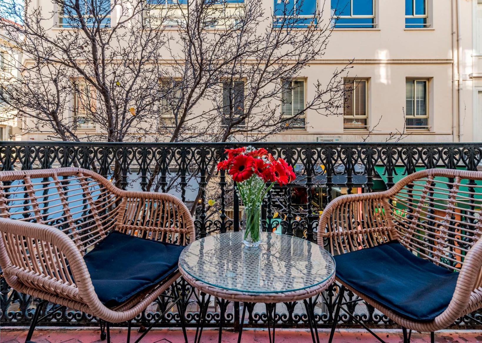 Luxury Family 2Br - Prime Location, Walk To Beach & Shopping, Sunny Balcony - Totolulu Cannes Hoche Kültér fotó
